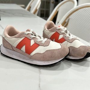 Girls New Balance 237 Bungee Sneakers